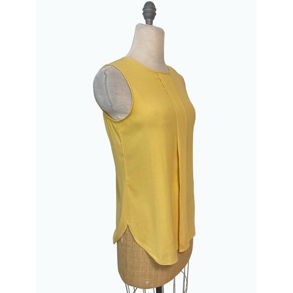 White House Black Market Pleated Shell Yellow XS - Picture 5 of 7